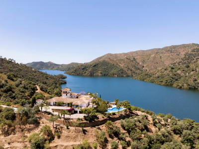 Finca for sale in Istan