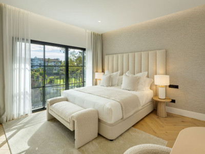 Villa for sale in El Herrojo, Benahavis