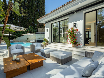 Villa for sale in El Herrojo, Benahavis