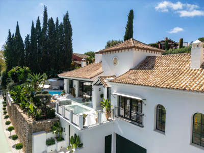 Villa for sale in El Herrojo, Benahavis