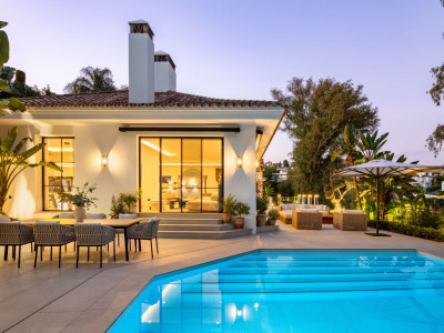 Villa for sale in El Herrojo, Benahavis