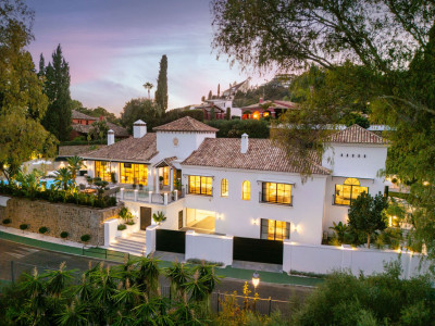 Villa for sale in El Herrojo, Benahavis