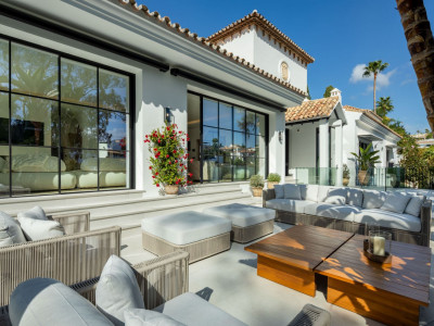 Villa for sale in El Herrojo, Benahavis
