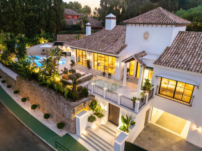 Villa for sale in El Herrojo, Benahavis