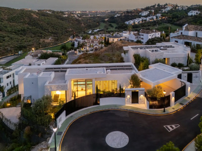 Villa for sale in Lomas de La Quinta, Benahavis