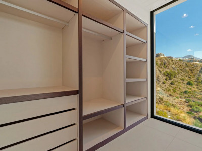 Villa for sale in Lomas de La Quinta, Benahavis