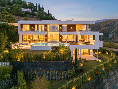 Villa for sale in Lomas de La Quinta, Benahavis