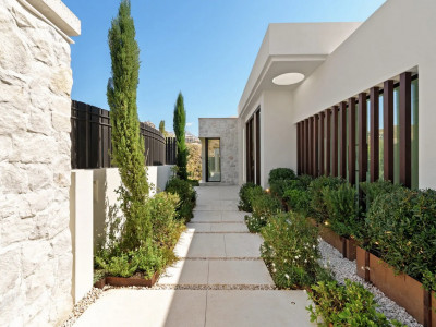 Villa for sale in Lomas de La Quinta, Benahavis