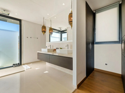 Вилла в продаже в Haza del Conde, Новая Андалусия