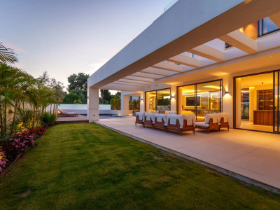 Villa for sale in Linda Vista Baja, San Pedro de Alcantara