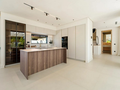 Villa for sale in Linda Vista Baja, San Pedro de Alcantara