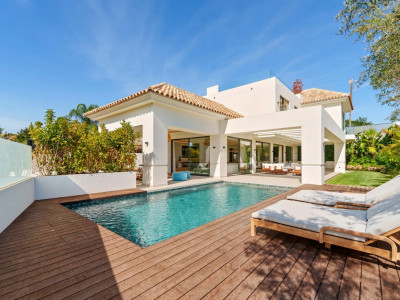 Villa for sale in Linda Vista Baja, San Pedro de Alcantara