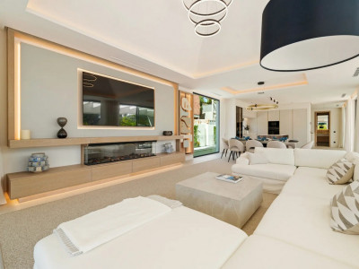 Villa for sale in Linda Vista Baja, San Pedro de Alcantara
