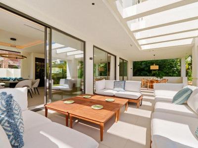 Villa for sale in Linda Vista Baja, San Pedro de Alcantara
