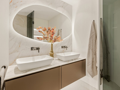 Апартамент на нижнем этаже в продаже в Bahía del Velerín, Эстепона