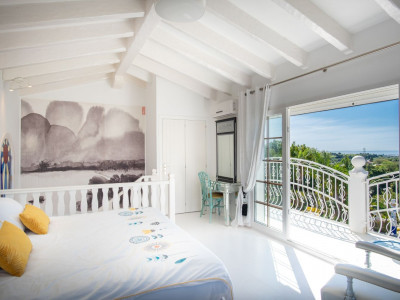 Villa for sale in Estepona