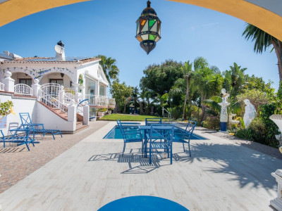 Villa for sale in Estepona