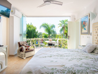 Villa for sale in Estepona