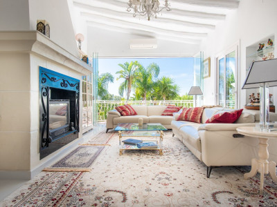 Villa for sale in Estepona