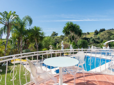 Villa for sale in Estepona