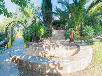 Villa for sale in Estepona