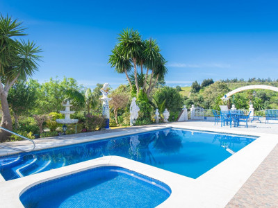 Villa for sale in Estepona