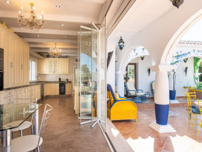Villa for sale in Estepona