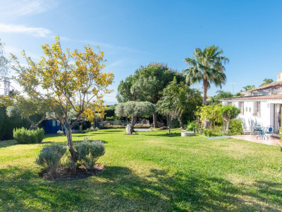 Villa for sale in Estepona