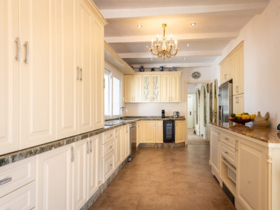 Villa for sale in Estepona