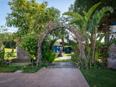 Villa for sale in Estepona