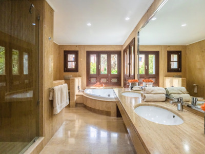 Villa for sale in La Capellania, Marbella Golden Mile