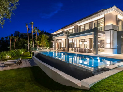 Villa zum Verkauf in Cascada de Camojan, Marbella Goldene Meile