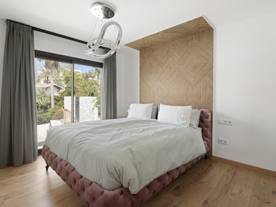 Villa en venta en Elviria, Marbella Este