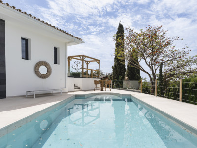 Villa en venta en Elviria, Marbella Este
