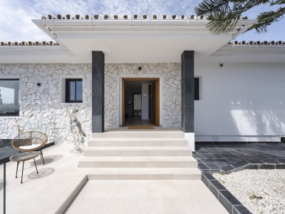 Villa en venta en Elviria, Marbella Este