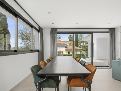 Villa en venta en Elviria, Marbella Este