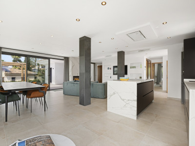 Villa en venta en Elviria, Marbella Este