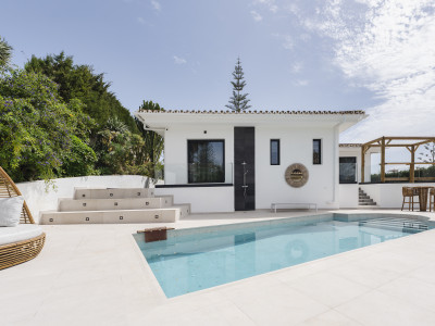 Villa en venta en Elviria, Marbella Este