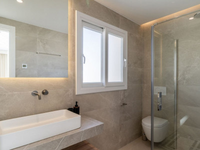 Zweistöckiges Penthouse zum Verkauf in La Quinta Hills, Benahavis