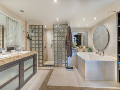 Villa en venta en Las Brisas, Nueva Andalucia