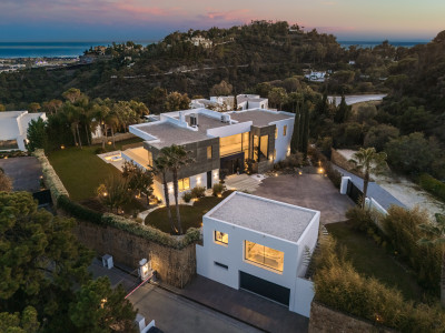 Villa en venta en El Madroñal, Benahavis