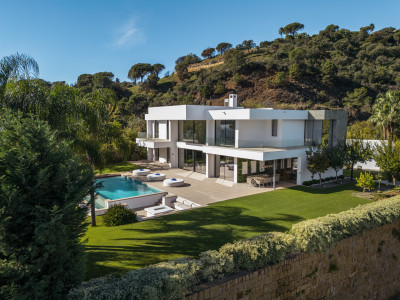 Villa en venta en El Madroñal, Benahavis