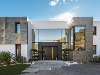 Villa en venta en El Madroñal, Benahavis