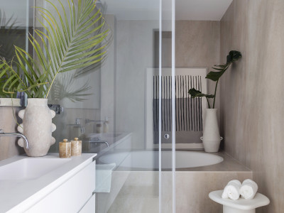 Apartment for sale in Guadalobon, Estepona