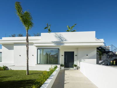 Villa en venta en La Resina Golf, Estepona