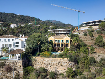 Villa en venta en El Madroñal, Benahavis