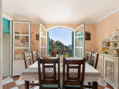 Villa en venta en El Madroñal, Benahavis