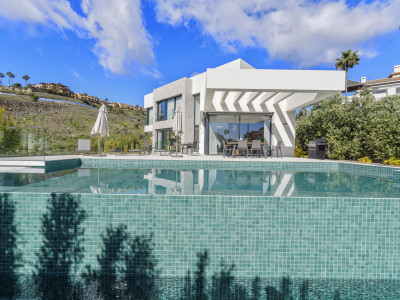 Villa en venta en Mirador del Paraiso, Benahavis