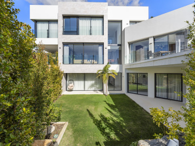 Villa en venta en Mirador del Paraiso, Benahavis