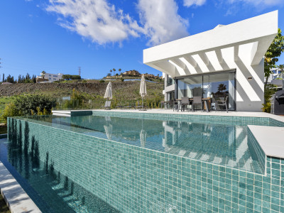 Villa en venta en Mirador del Paraiso, Benahavis